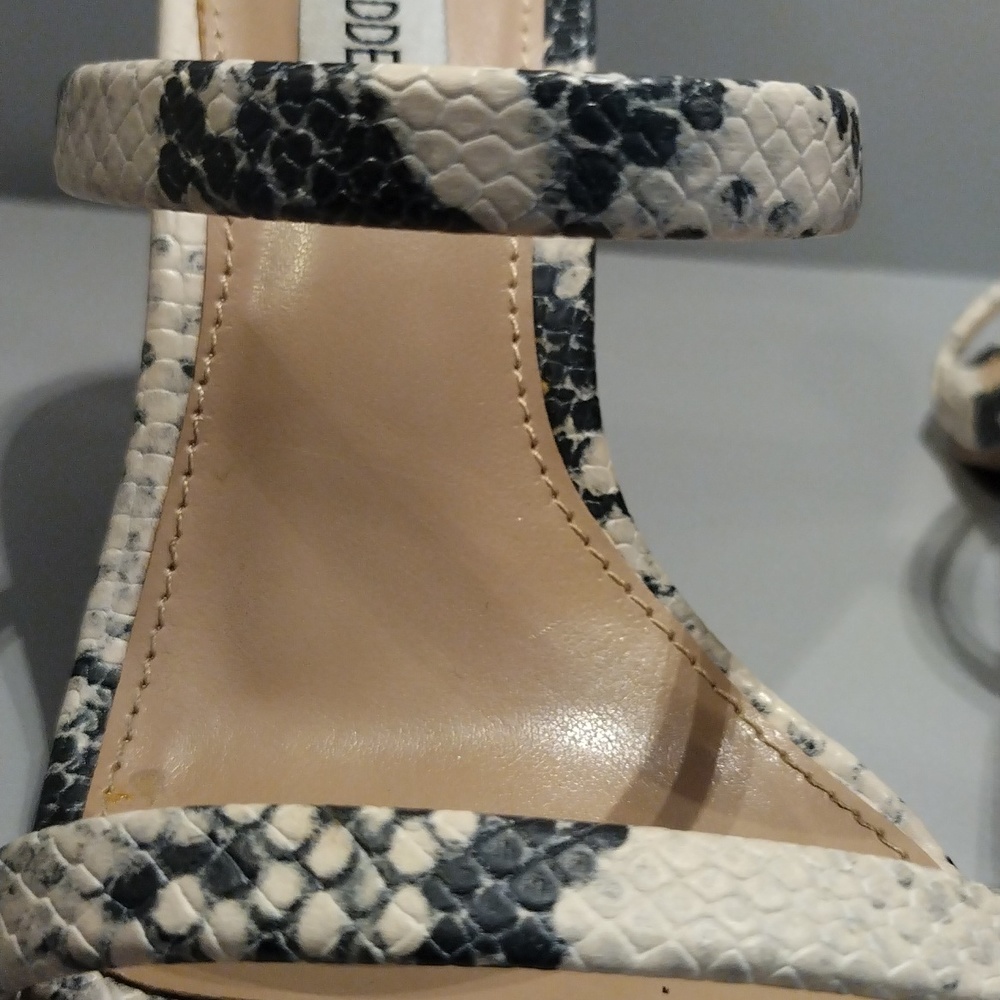 STEVE MADDEN SHOES - Picture 2 of 9